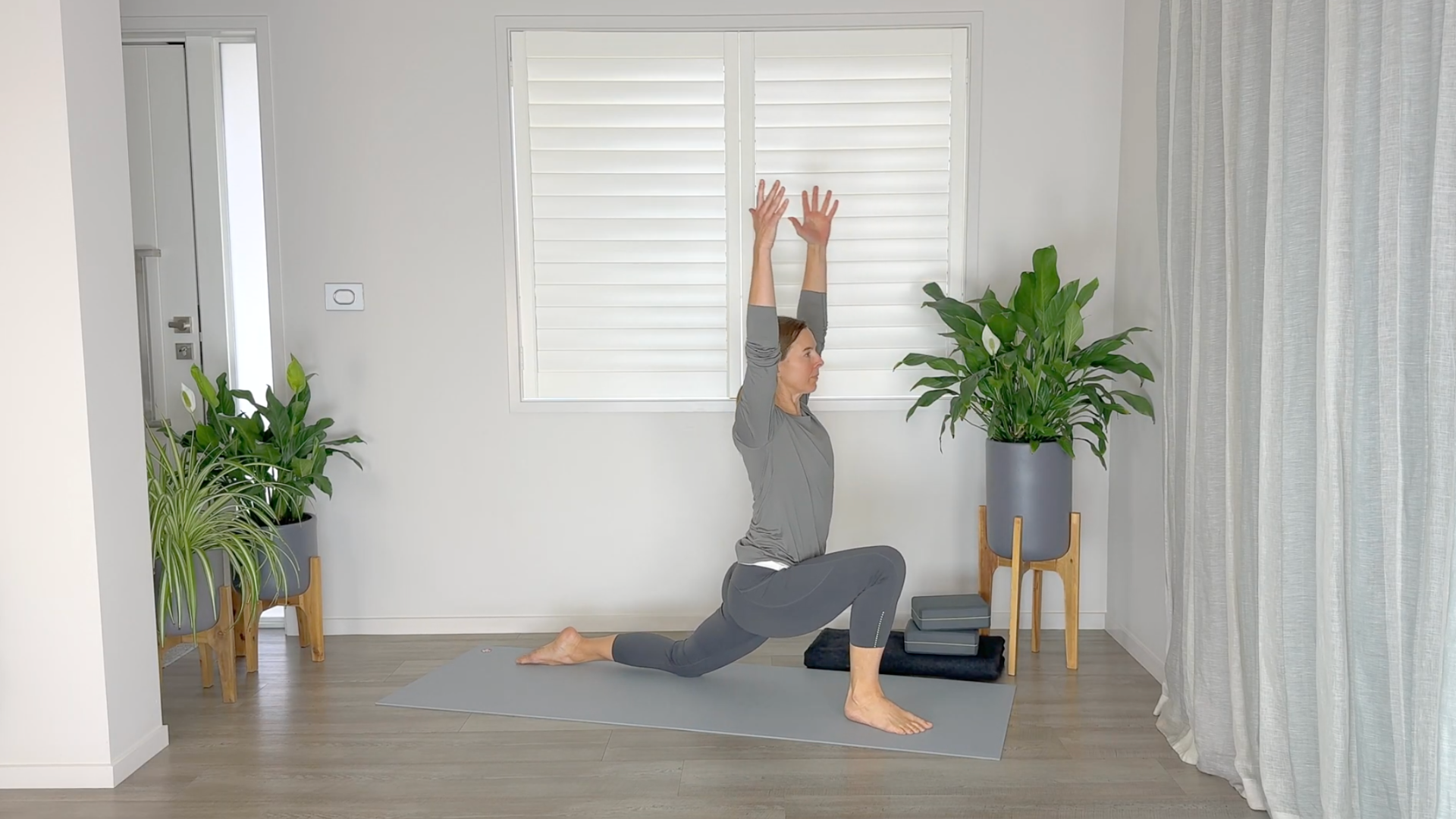 Yoga teacher in Low Lunge