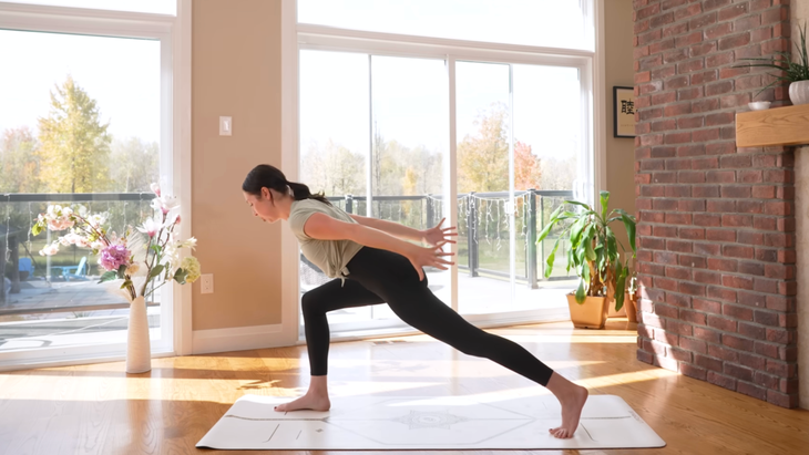 Yoga teacher Kassandra in High Lunge, part of her full-body strength workout