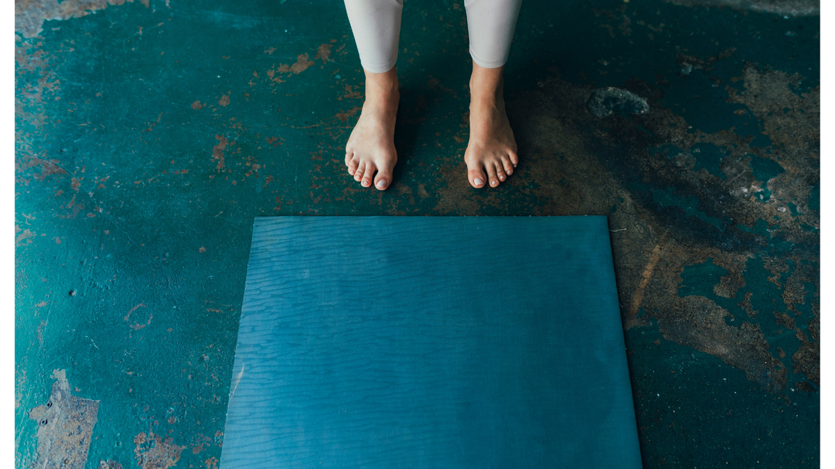 13 Simple Things You Need to Know Before Your First Yoga Class