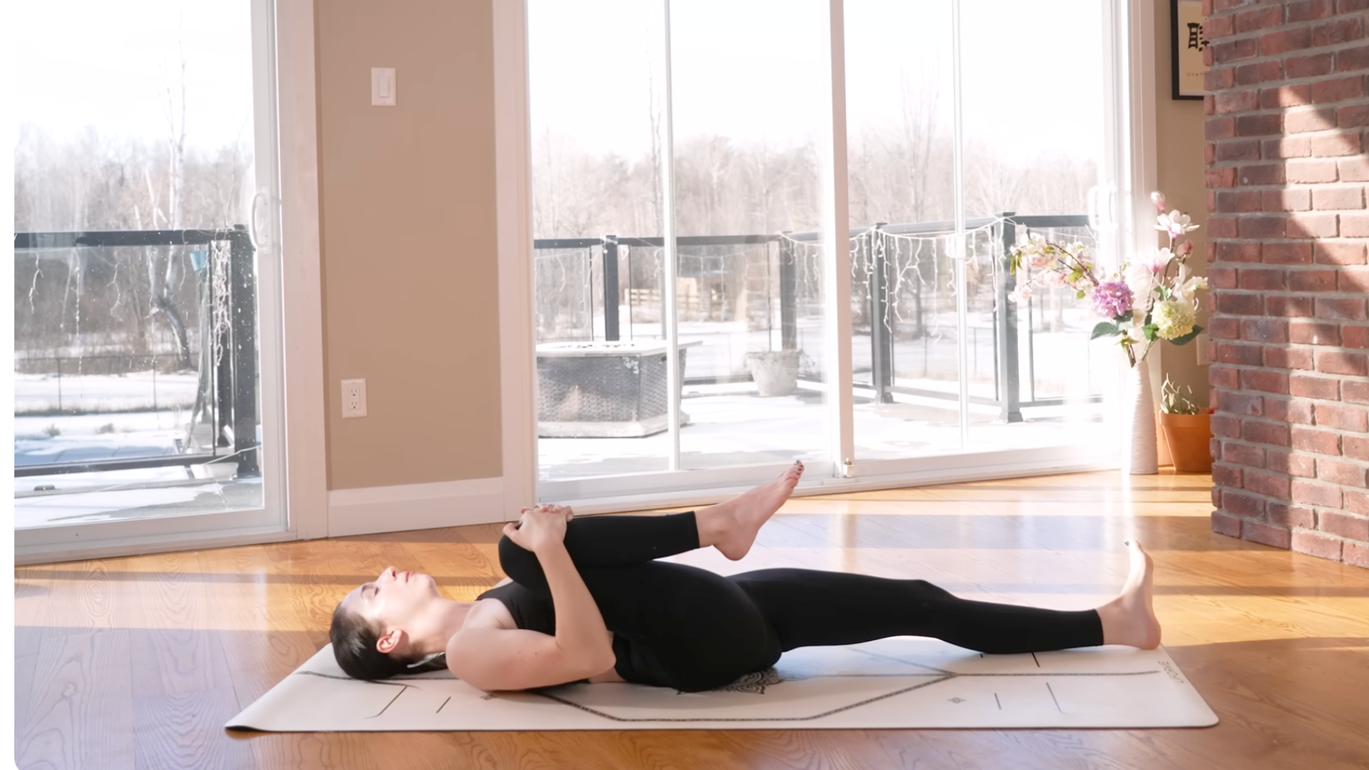 Woman on a yoga mat practicing a hip flexor stretch during 10-minute morning yoga