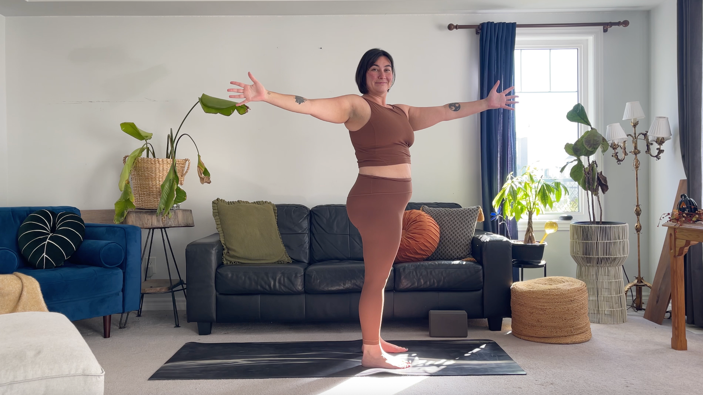 Teacher Taylor Lorenz in Side Twist