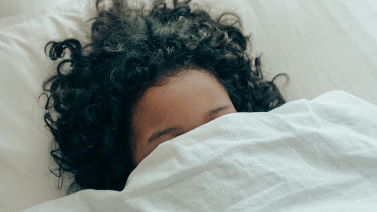 잠드는 데 문제가 있나요? YouTube에서 제공하는 편안한 수면 명상이 필요합니다.