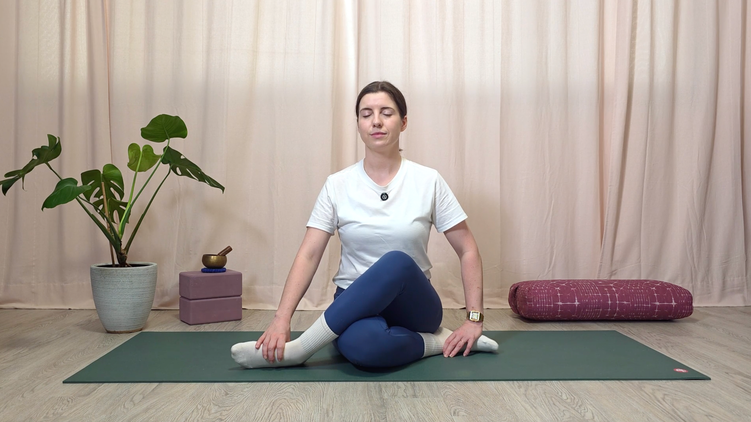 Teacher Katie McGrath in Shoelace Pose