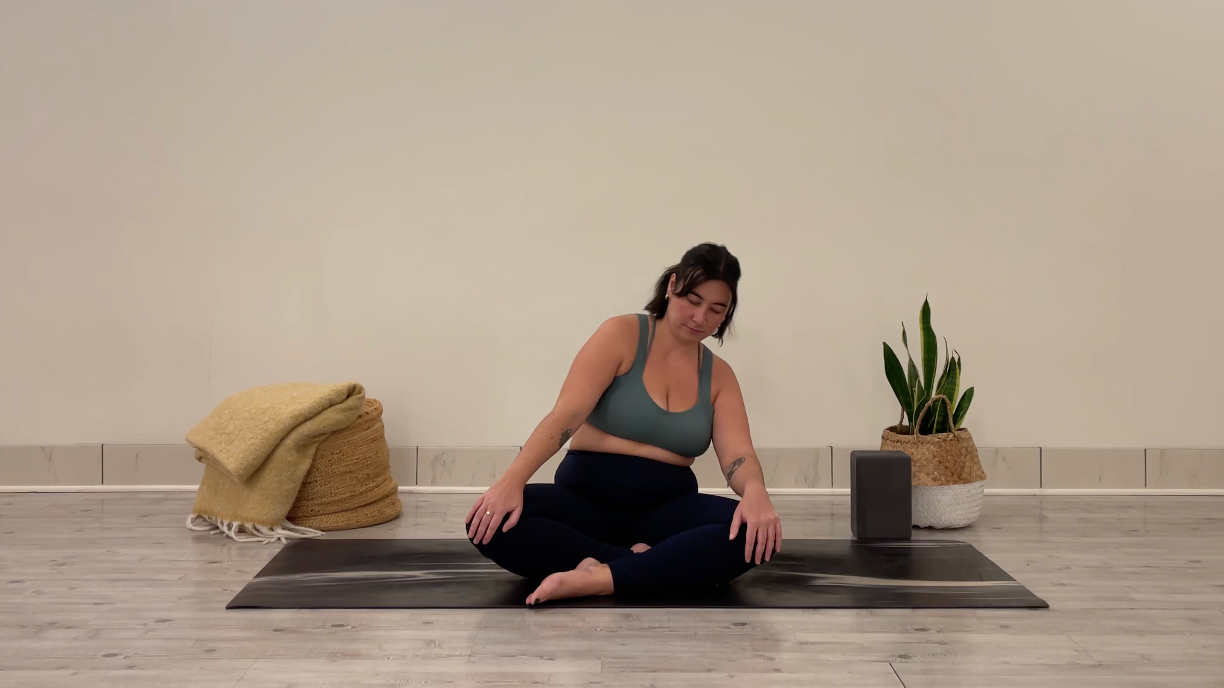 Teacher Taylor Lorenz doing Torso Circles