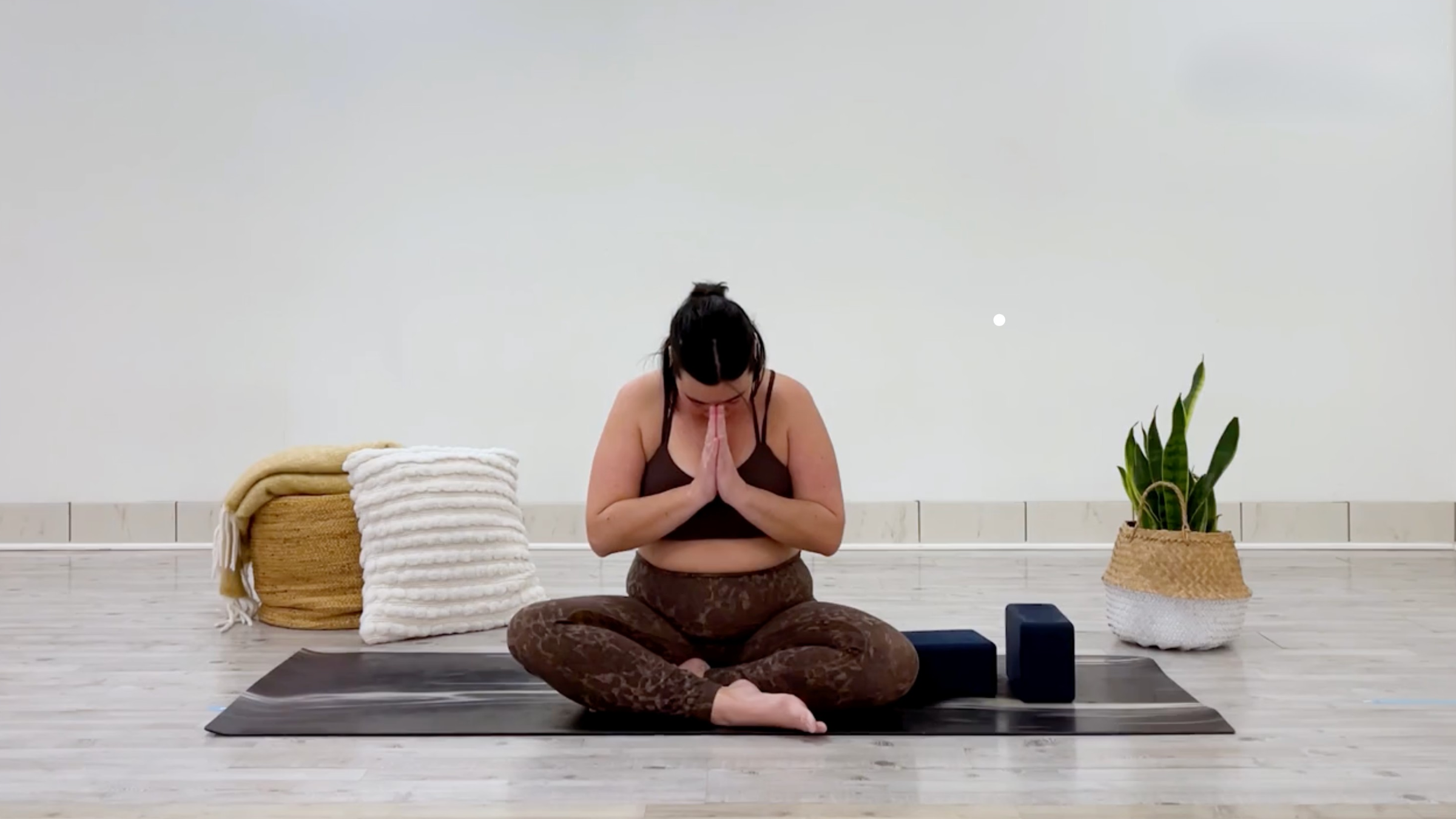 Taylor Lorenz in Closing Pose