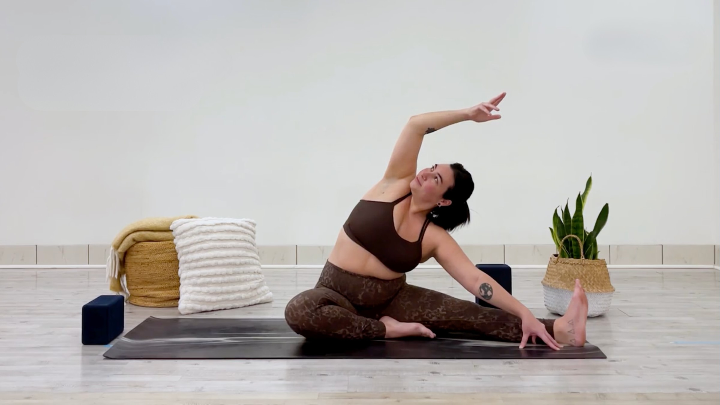 Taylor Lorenz in Seated Side Bend