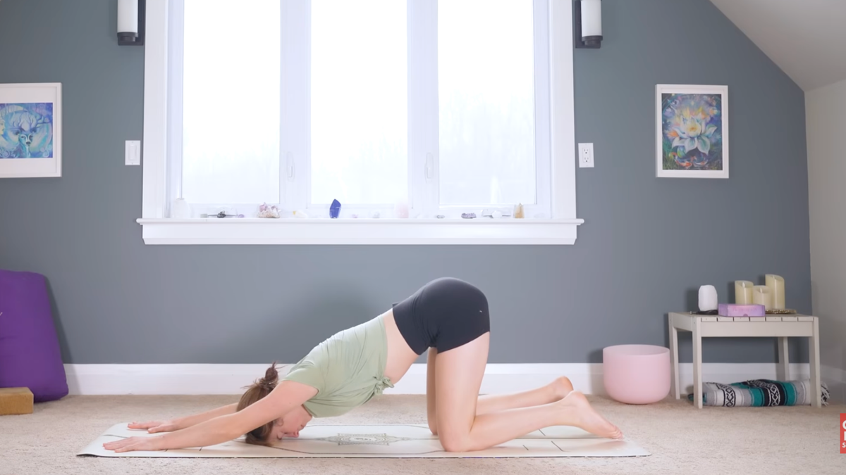 10-Minute Morning Yoga to Release That Nagging Tightness in Your Back
