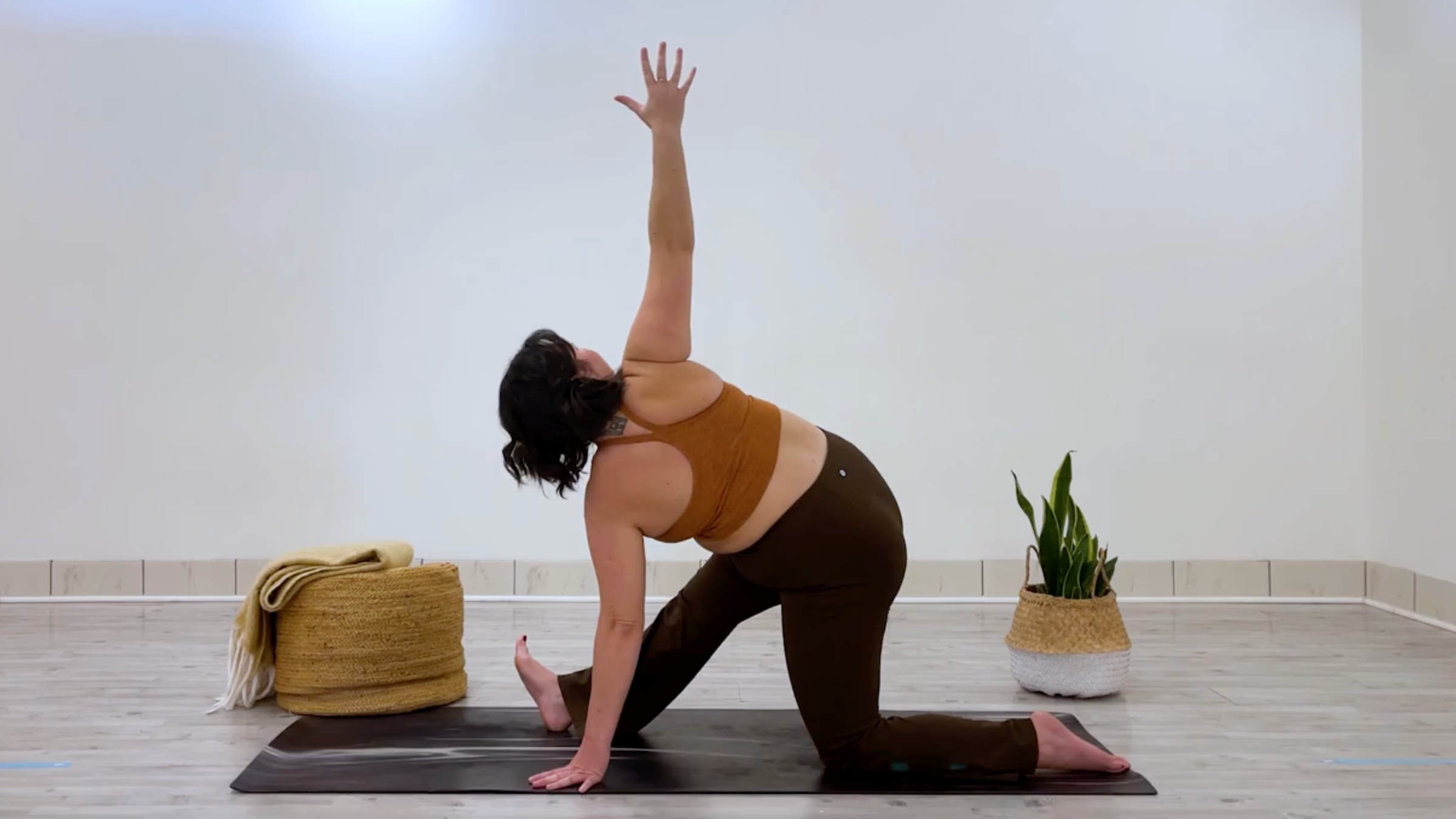 Teacher Taylor Lorenz in Revolved Half Splits