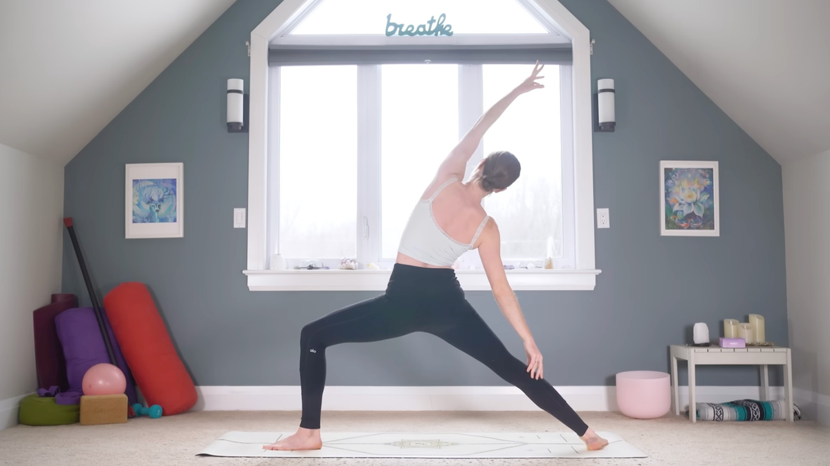 Intense 10-Minute Morning Yoga Without Placing Weight on Your Hands