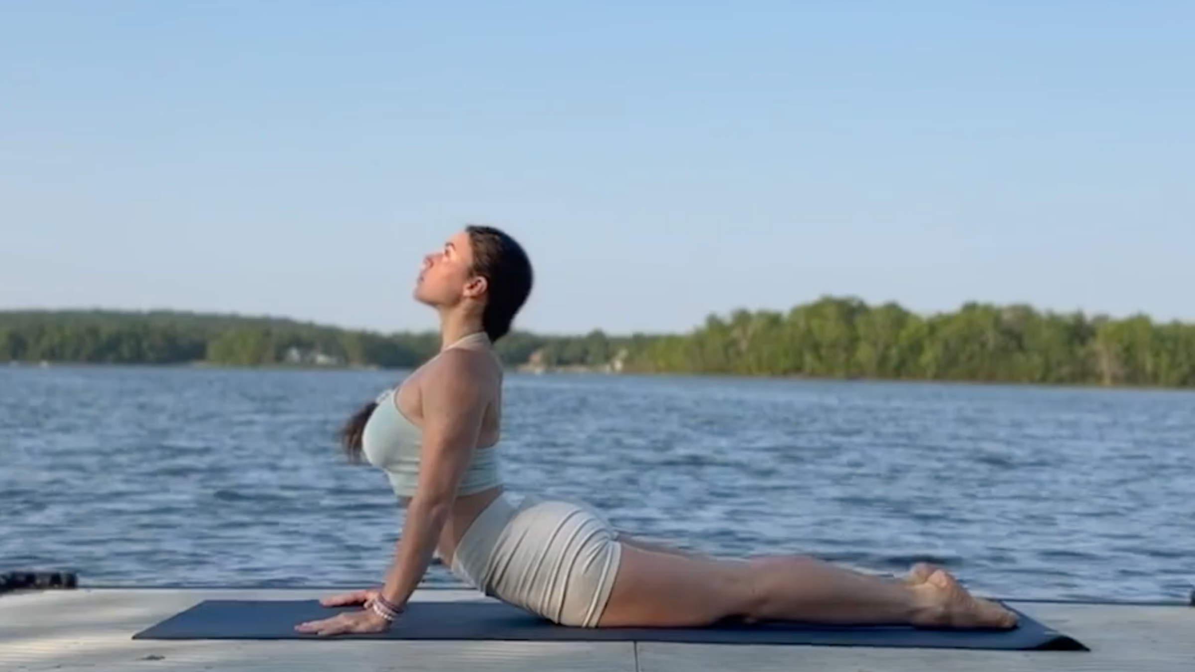 10-Minute Yoga to Stretch and Strengthen Your Whole Body