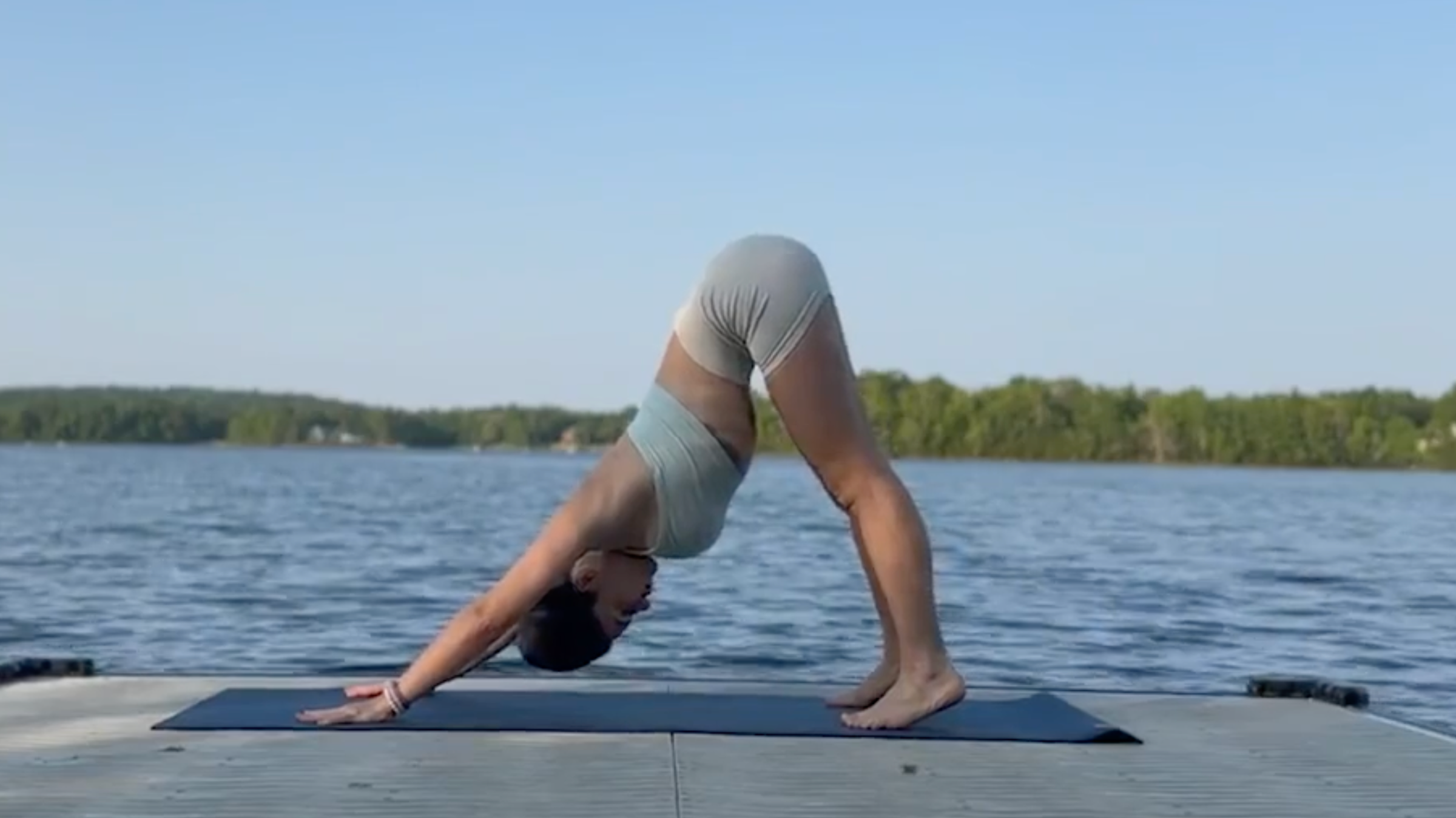 10-Minute Yoga to Stretch and Strengthen Your Whole Body