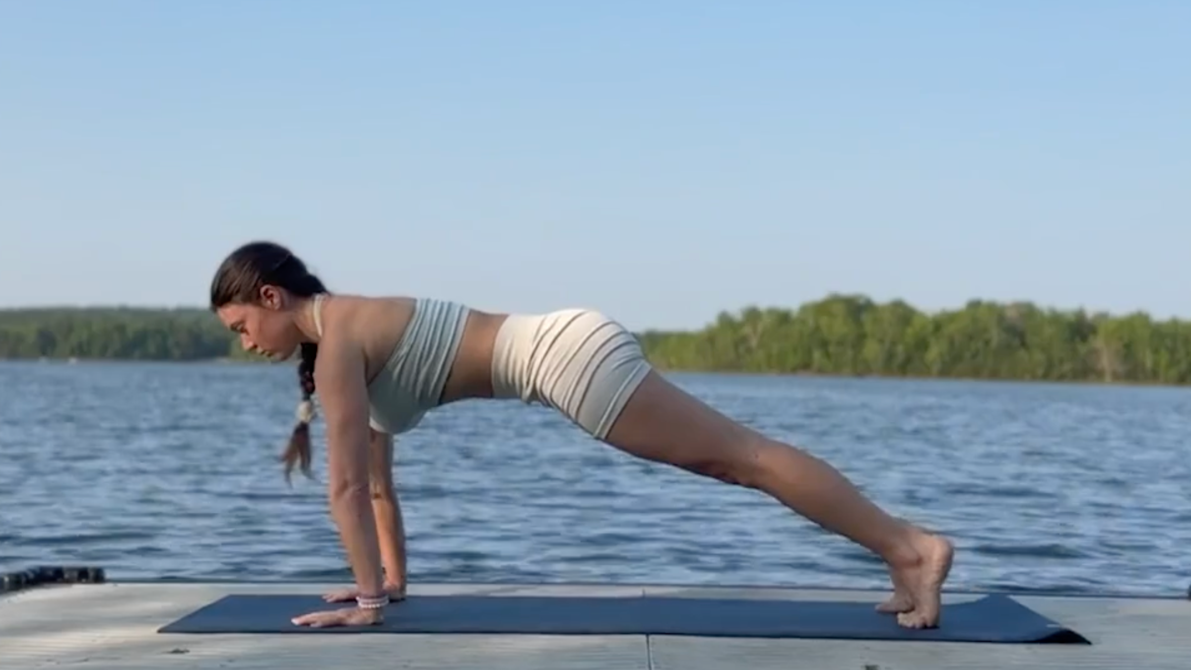10-Minute Yoga to Stretch and Strengthen Your Whole Body