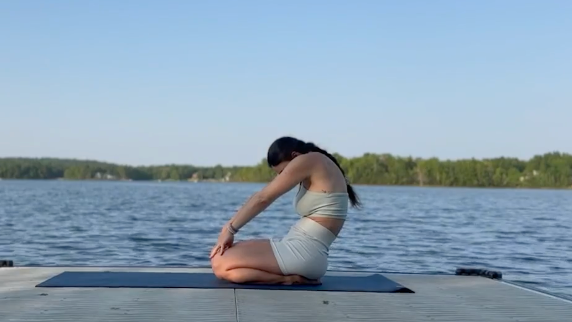10-Minute Yoga to Stretch and Strengthen Your Whole Body