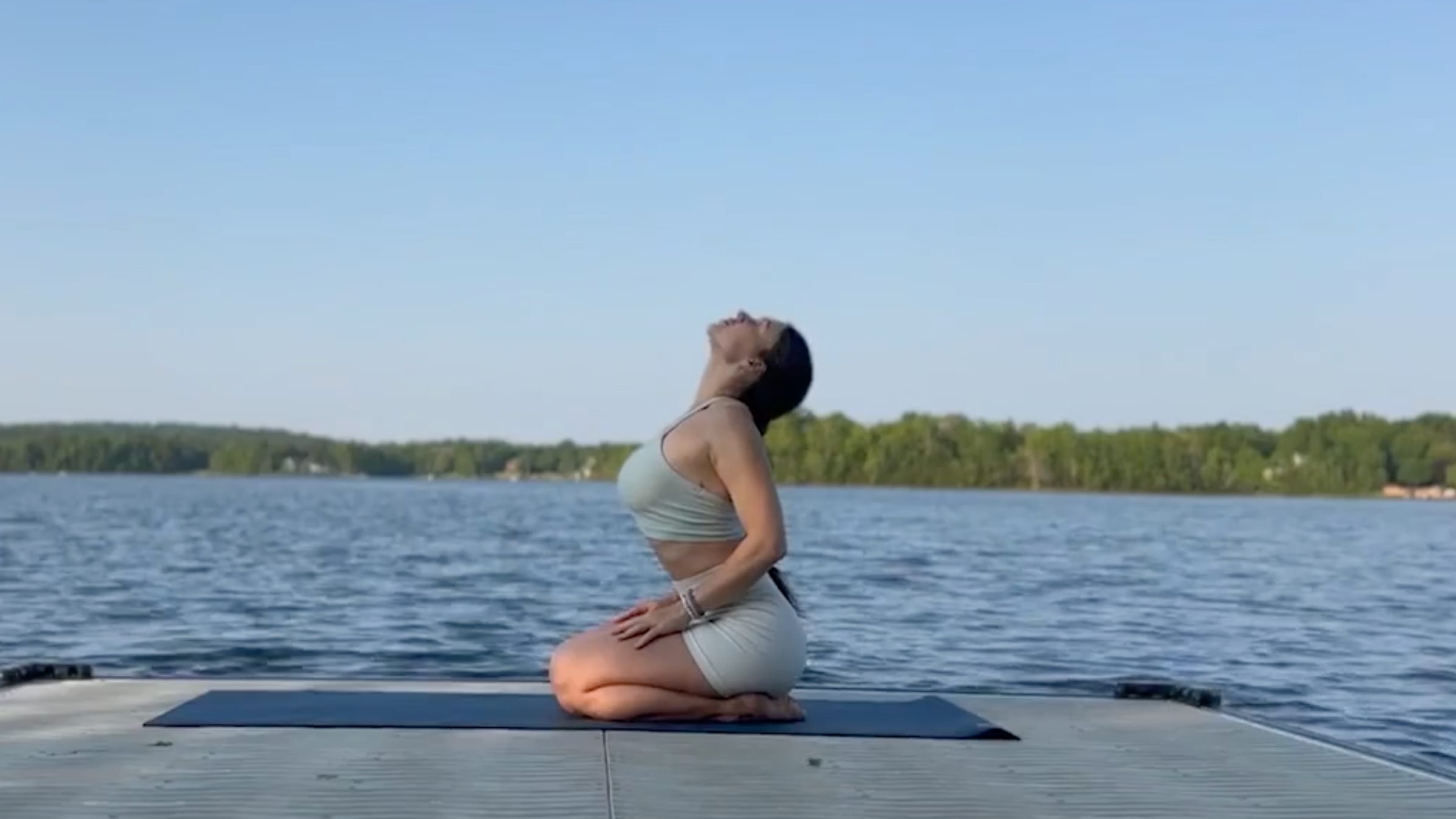 10-Minute Yoga to Stretch and Strengthen Your Whole Body