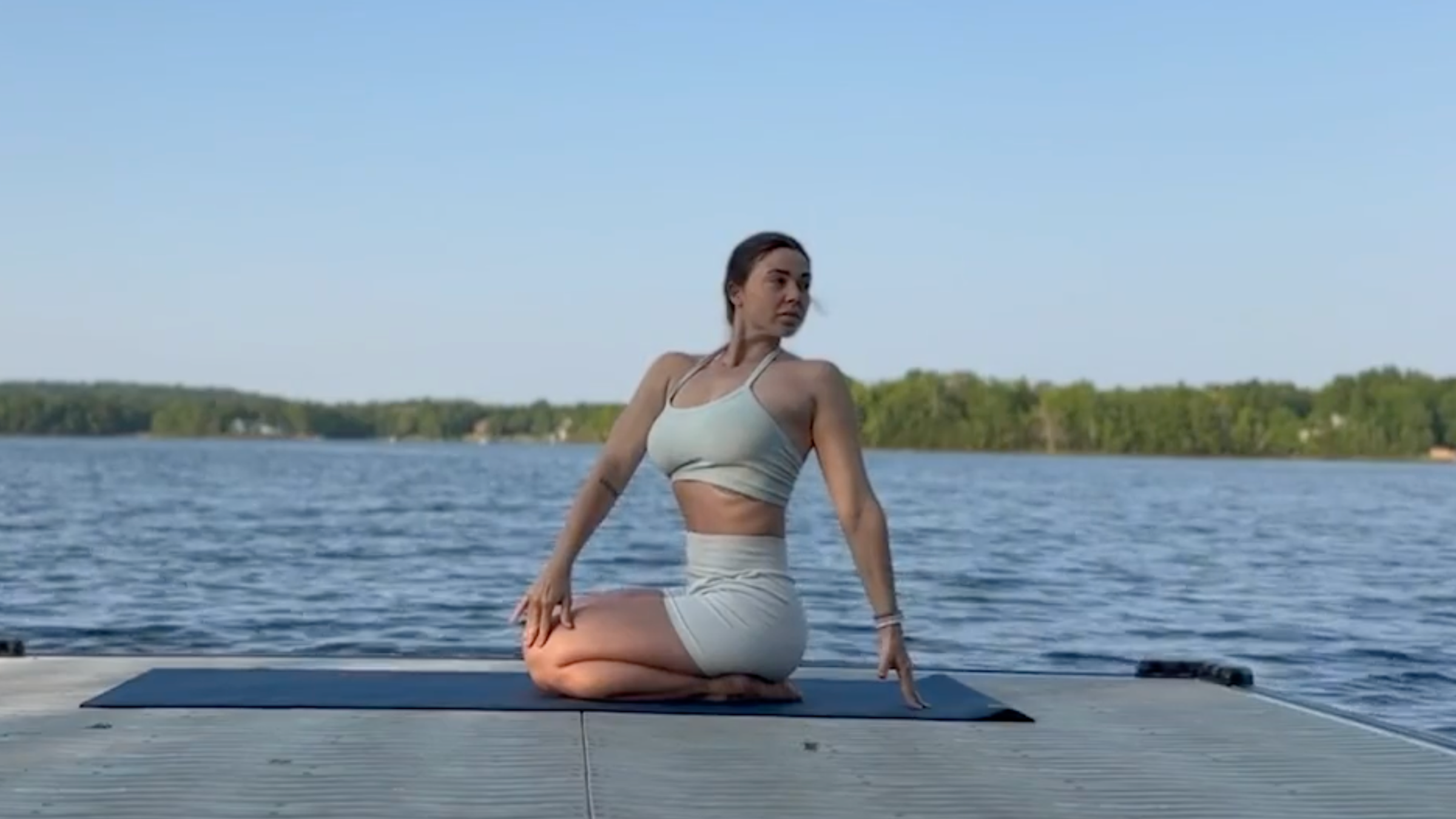 10-Minute Yoga to Stretch and Strengthen Your Whole Body