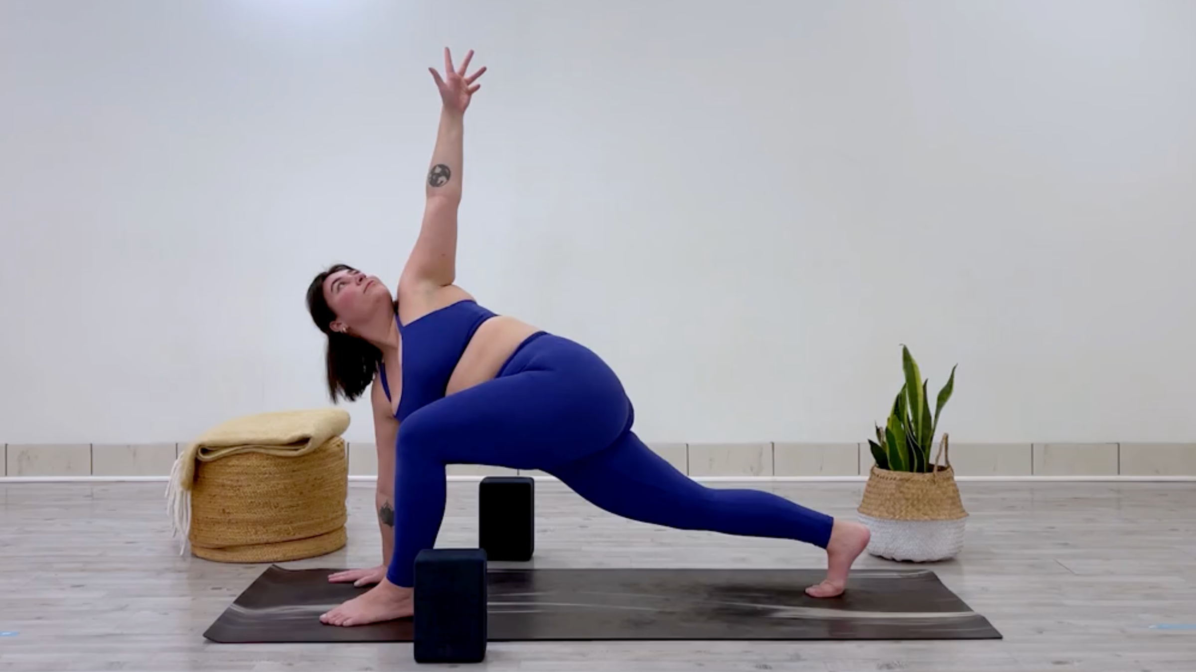 Teacher Taylor Lorenz in Twisting Low Lunge