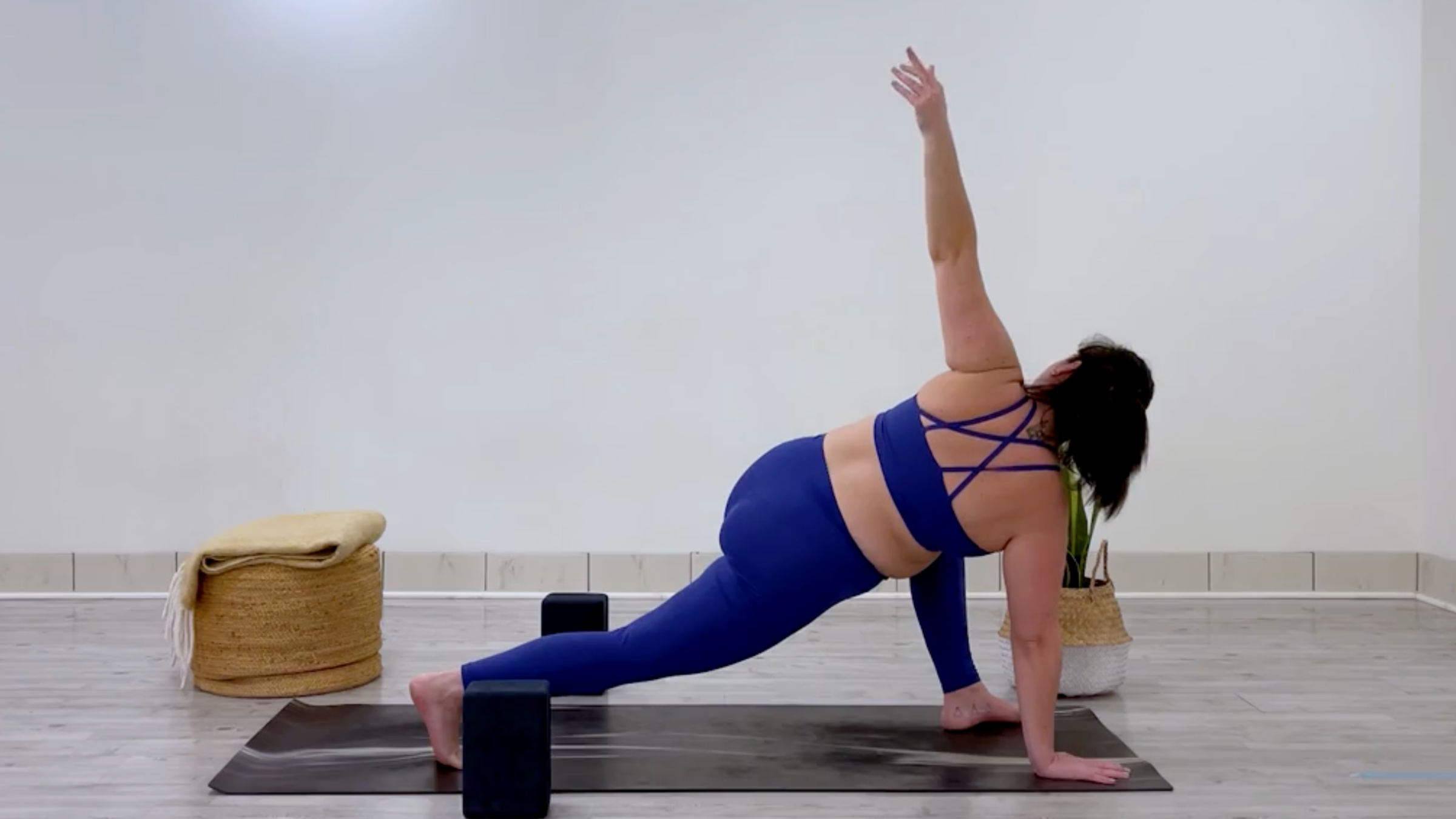 Teacher Taylor Lorenz in Twisting Low Lunge