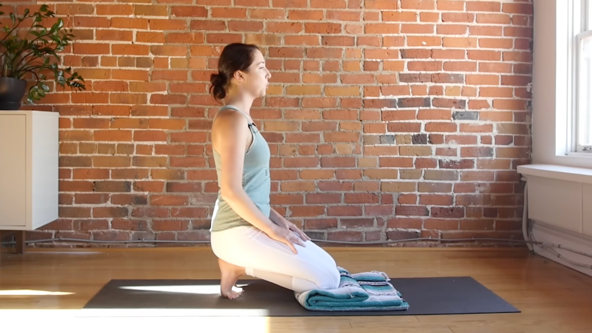 6 Best Yin Yoga Poses for Beginners That Deliver a Full-Body Stretch