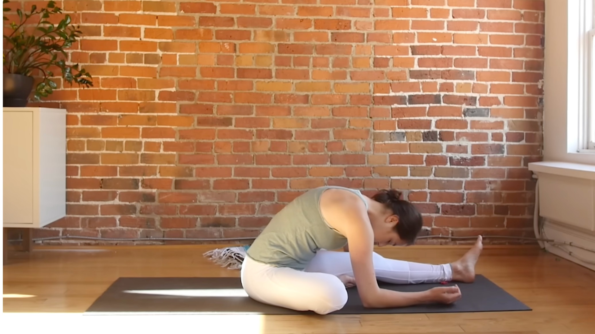 6 Best Yin Yoga Poses for Beginners That Deliver a Full-Body Stretch