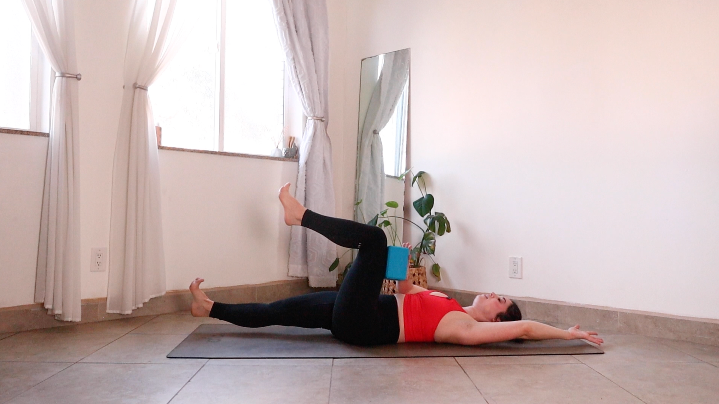 13-Minute Core-Strengthening Practice to Support Your Yoga