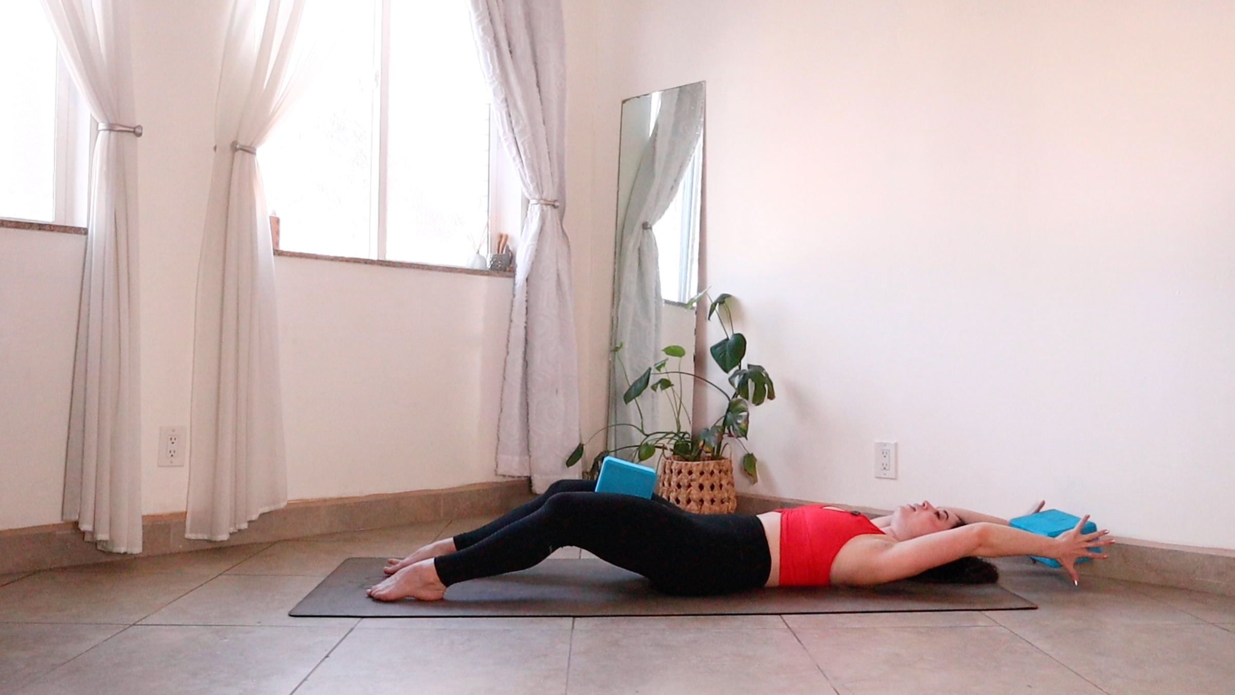 13-Minute Core-Strengthening Practice to Support Your Yoga