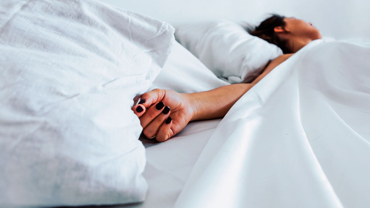 Can’t Sleep? This 10-Minute Bedtime Stretching Routine Will Help.
