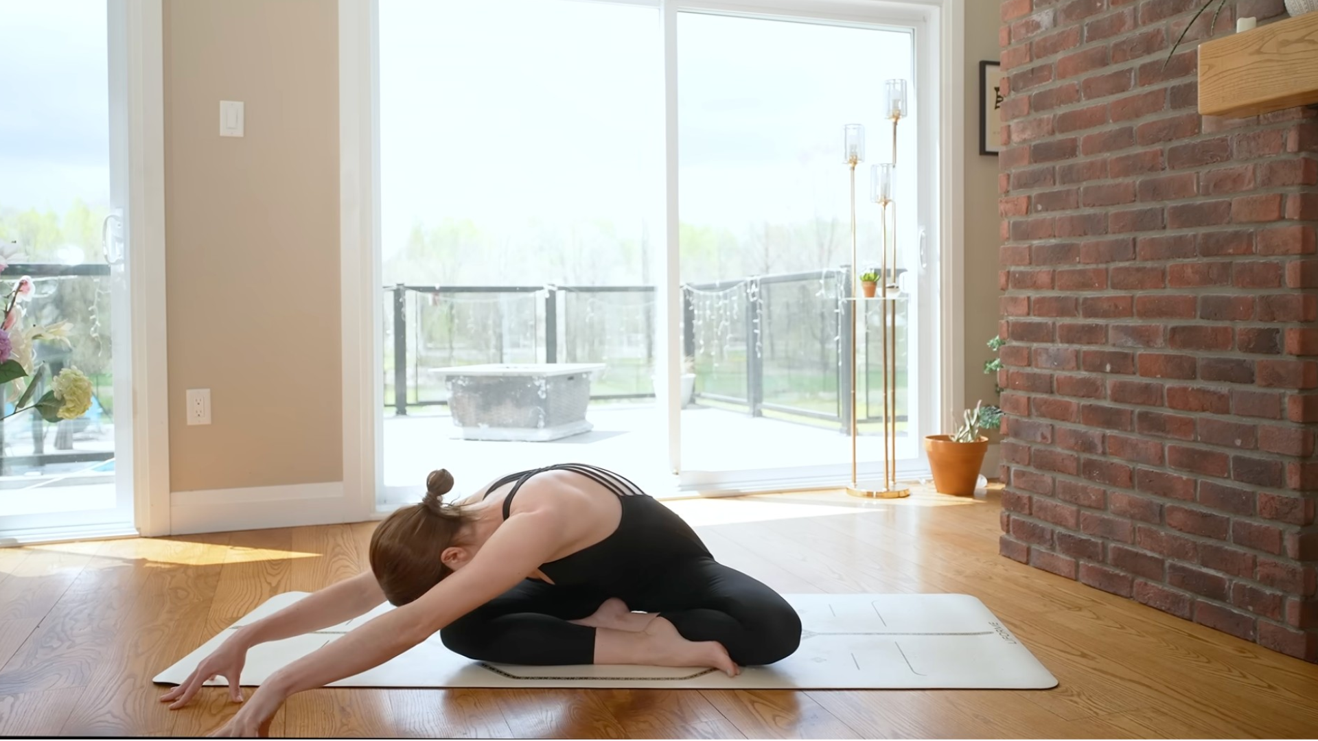 10-Minute Morning Yoga to Help You Wake Up