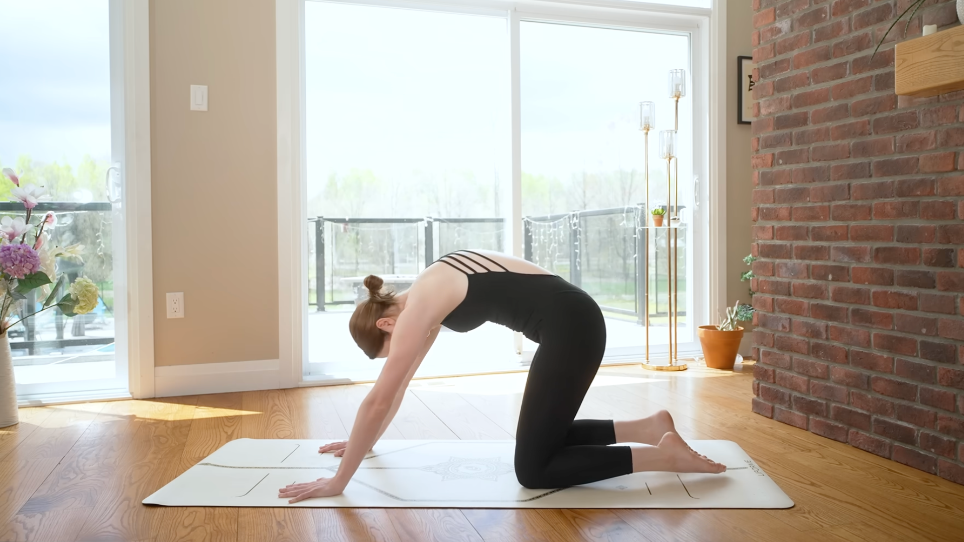 10-Minute Morning Yoga to Help You Wake Up