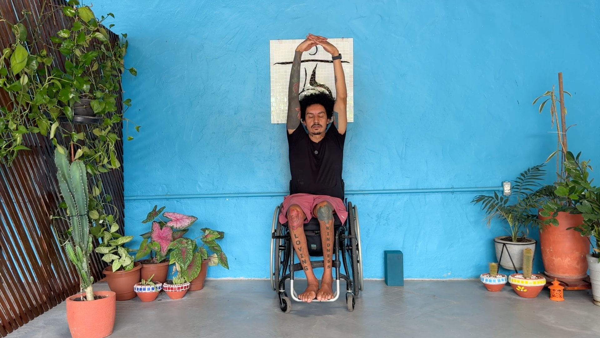 Rodrigo Souza leading a chair yoga class
