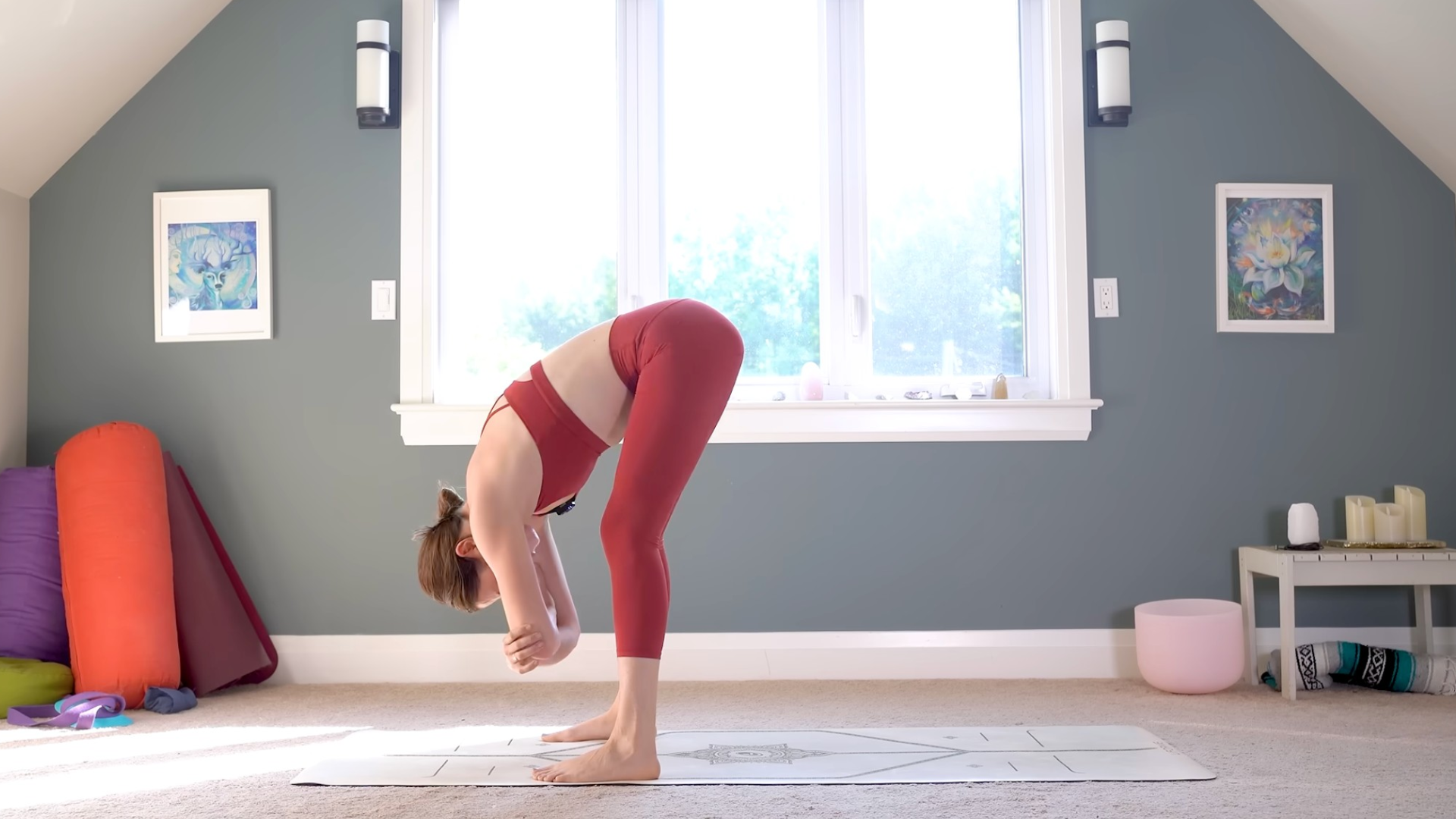 20-Minute Yoga for When You Desperately Need to Stretch Your Upper Back and Shoulders