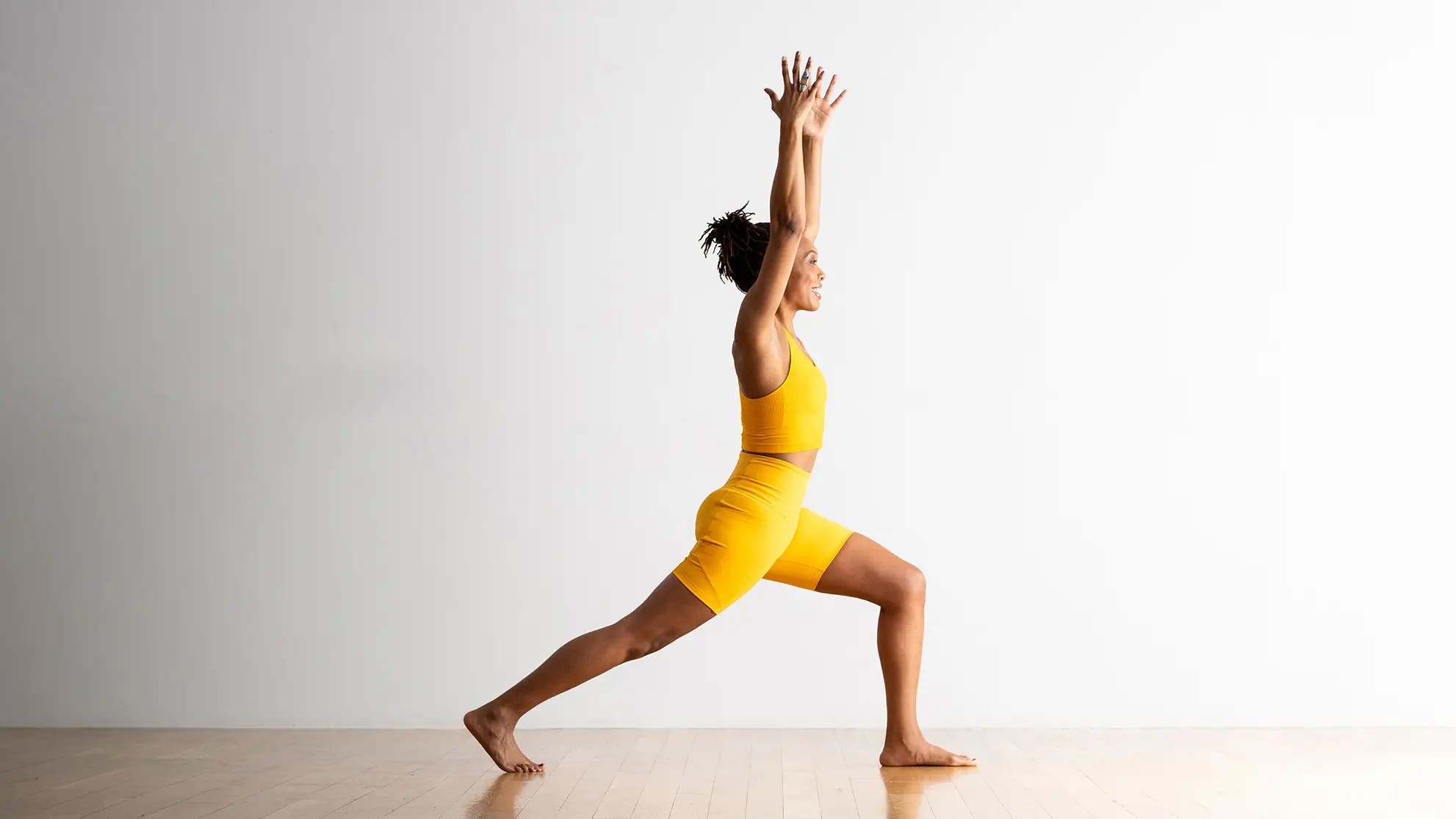 A woman in High Lunge
