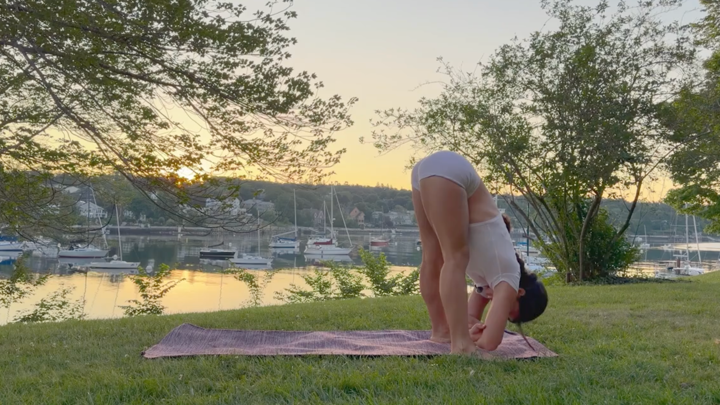 10-Minute Morning Yoga to Wake Up Your Entire Body