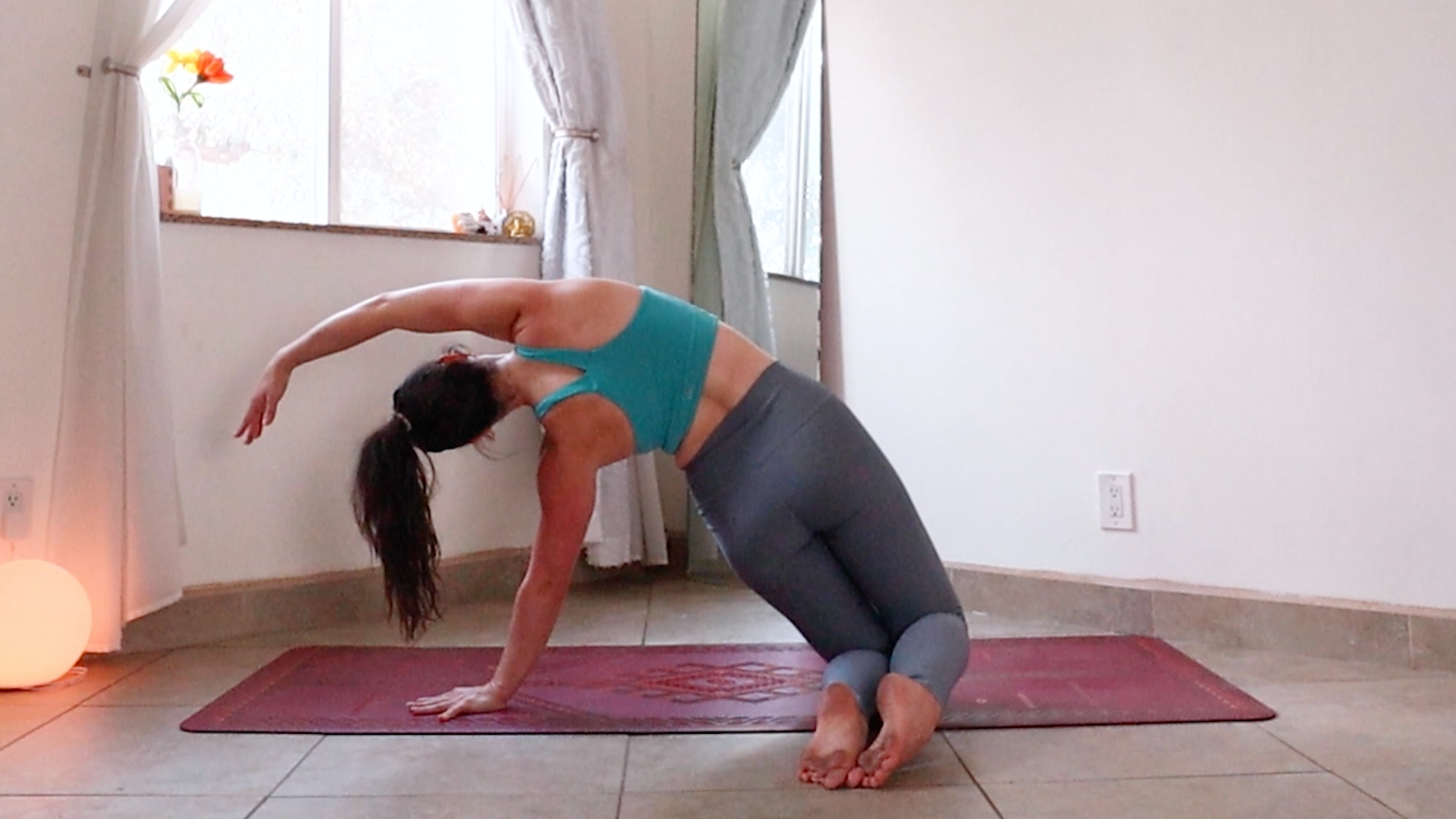 Yoga teacher Daria LeGrand in Kneeling Side Plank