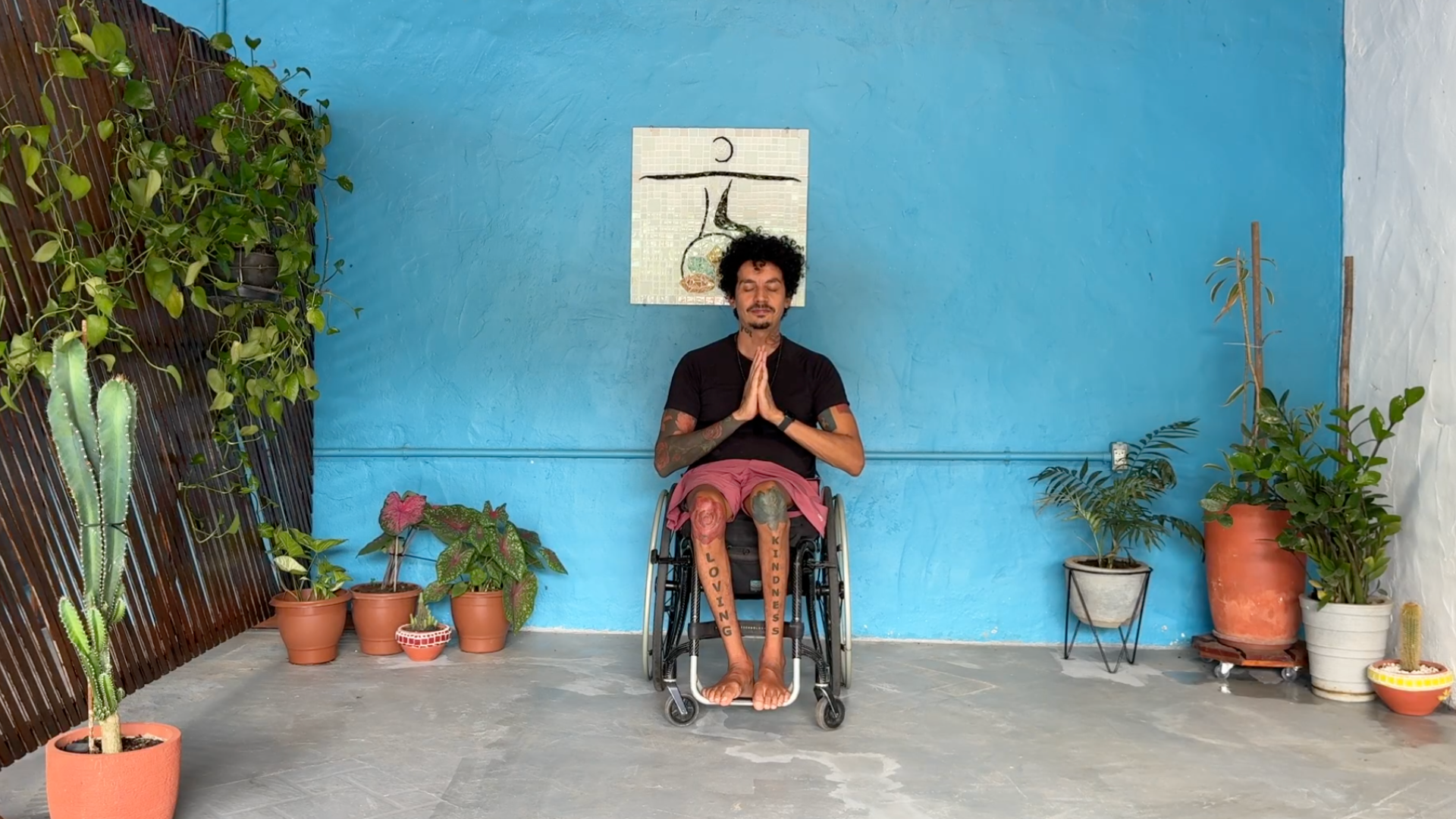Wheelchair yoga teacher Rodrigo Souza leads a class in Anjali Mudra
