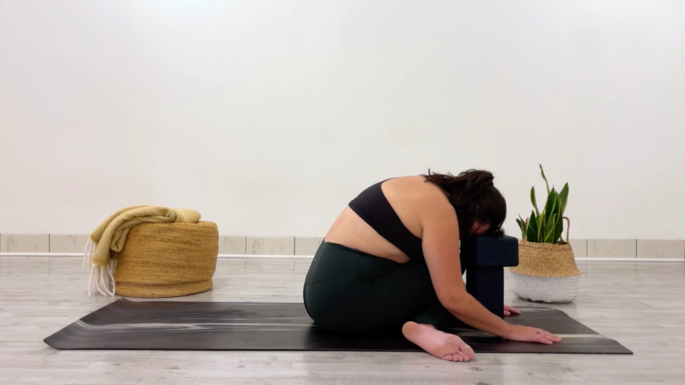 Yoga teacher Taylor Lorenz in Shoelace, part of her series of glute stretches