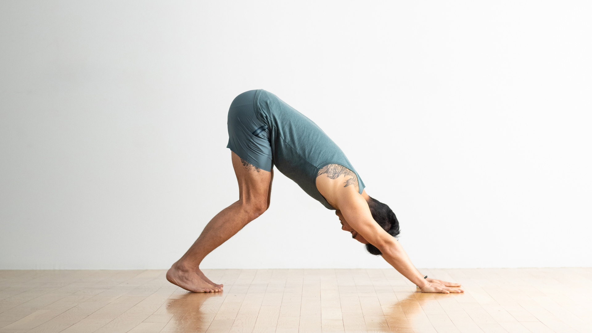 13 Yoga Poses That Strengthen Your Upper Back